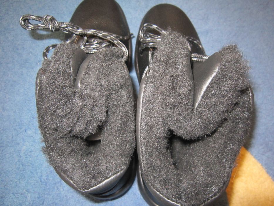 Продам спец ботинки зимние 45 размер.