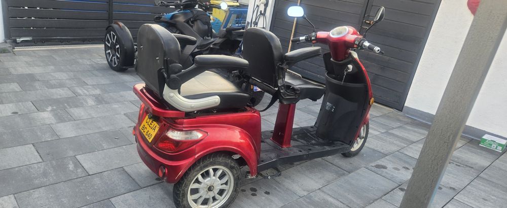 triciclu electric pt doua persoane