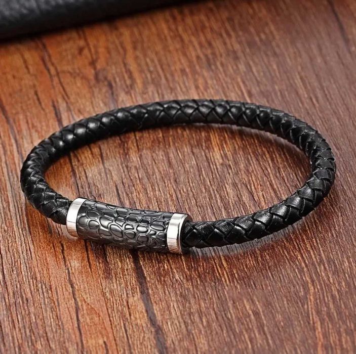 Мъжки кожени гривни