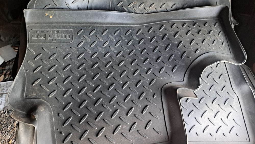 Продам авто коврики