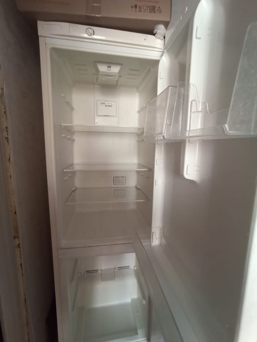 Холодильник Hotpoint-Ariston