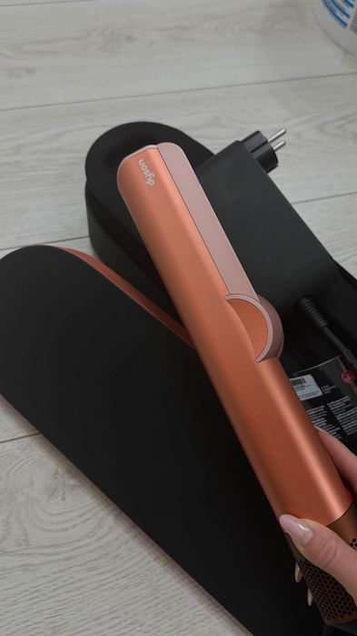 Продам Dyson Airstrait