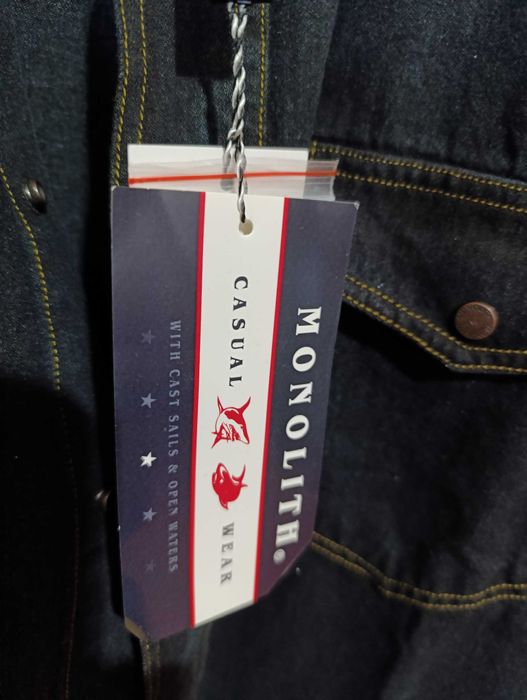 Мужская джинсовая рубашка.