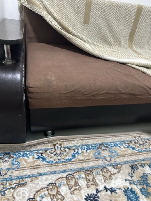 Продам диван Черный