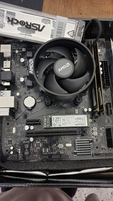 kit complet cu ryzen si  video integrat vega low-power