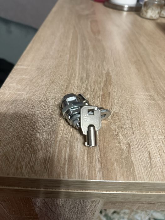 Секретна ключалка за пощенска кутия или шкаф.