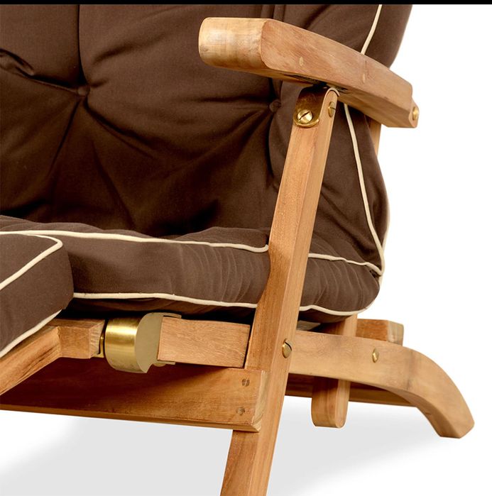 Sezlong tropical din lemn masiv…..