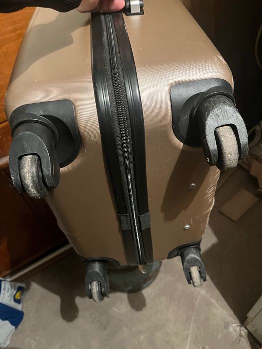 Куфар с твърди страни поликарбонат