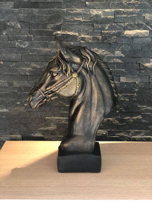 Статуи Конски Бюст (бетон)