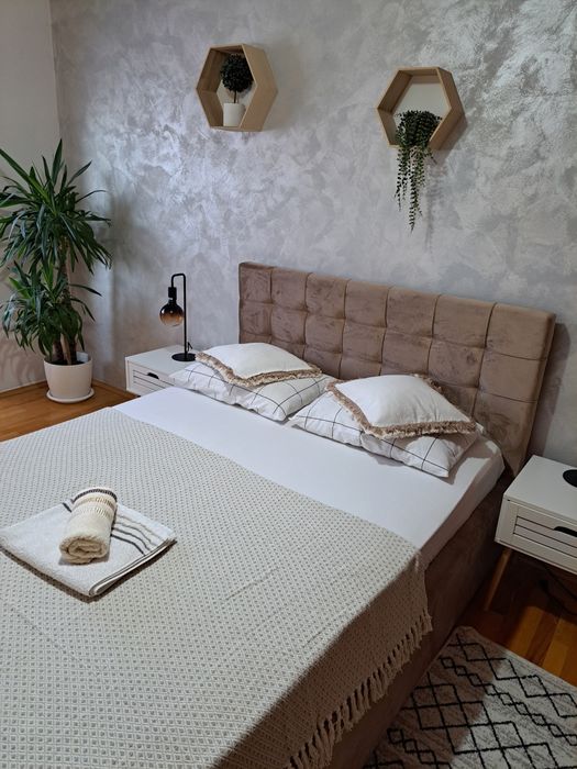 Inchiriez apartament pe termen lung sau in regim hotelier