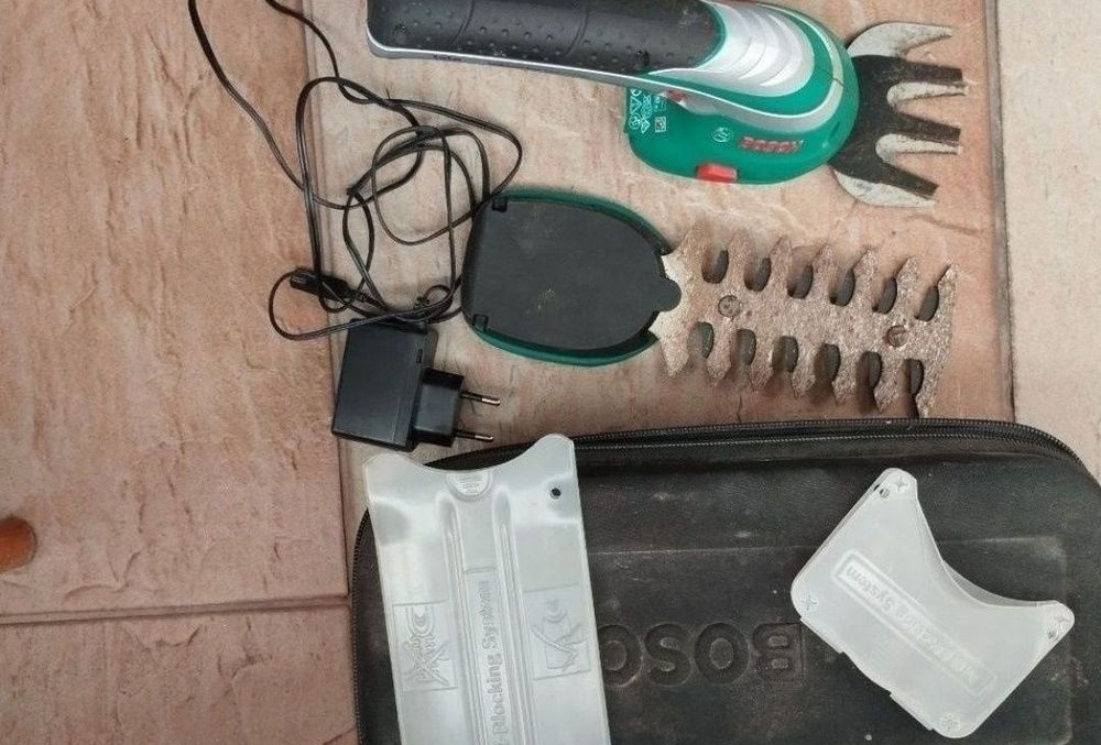 Produs in stare buna de funcționare este folosit 

Compact si usor: fo