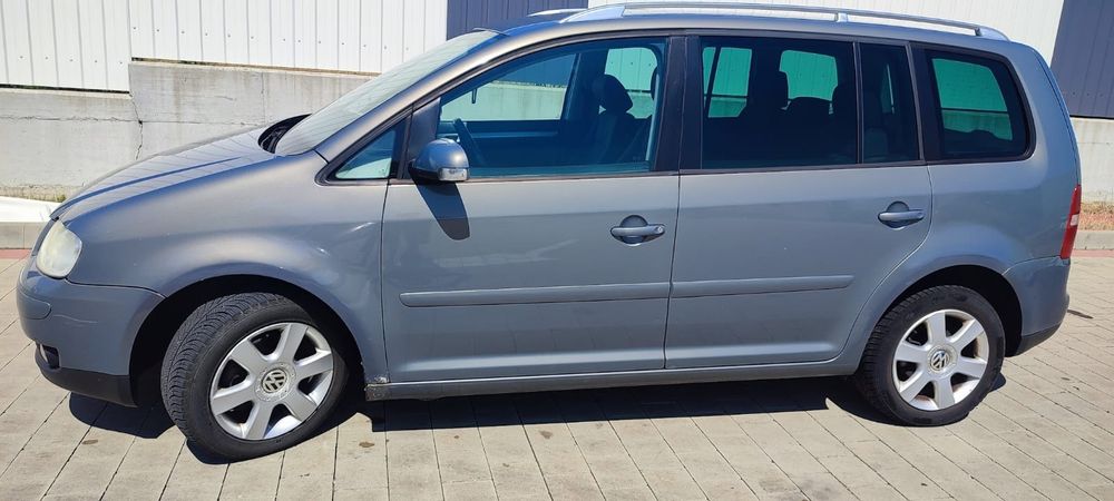Vând mașină Volkswagen Touran