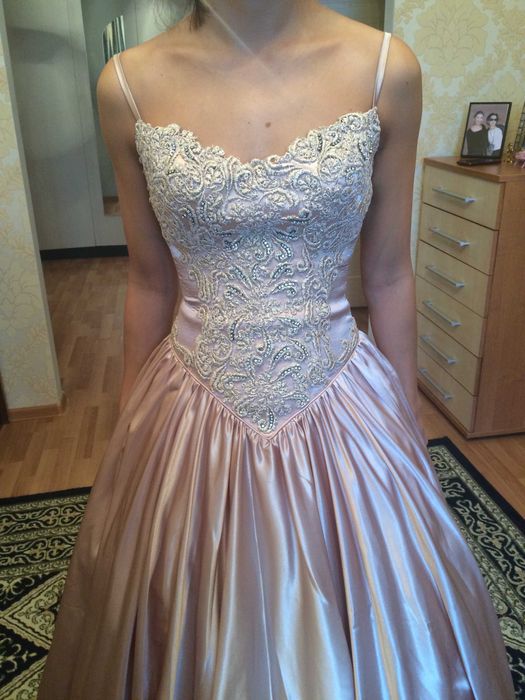 Продам платья для празднеств