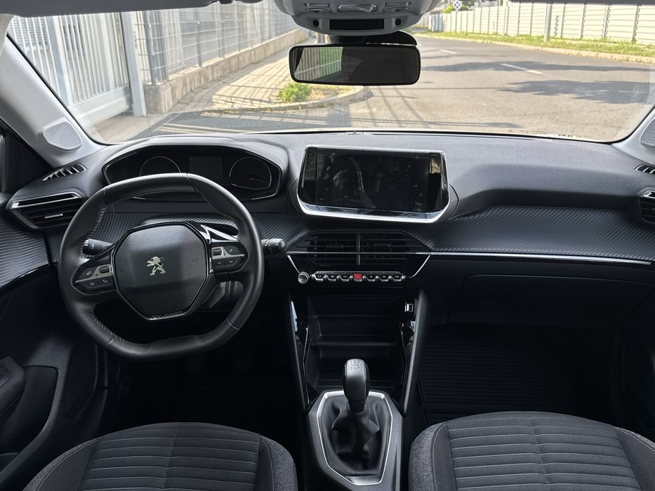 Peugeot 208 2020 1300 km masina este noua