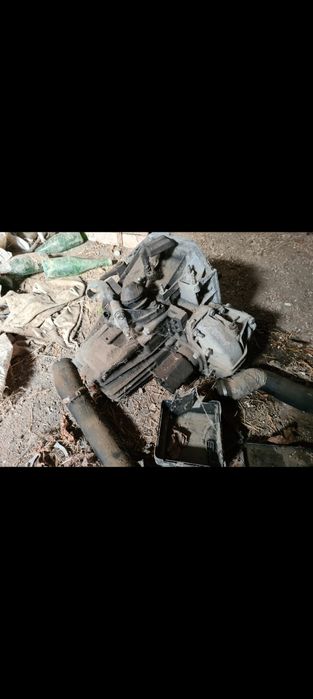 Продавам 6 степена срокостна кутия от alfa 147 jtd 1.9 140 коня