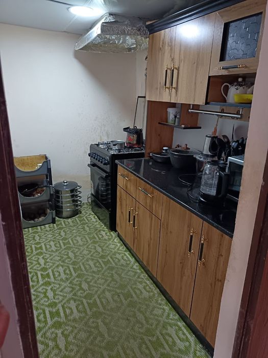 Chorsu-Hastimom yaqinida hovli 231m², fasadli moshina kiradi