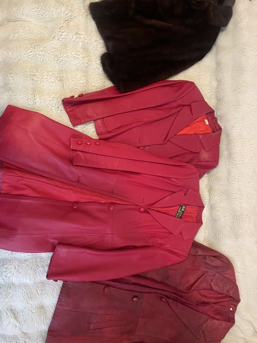 Haine din piele si blana naturala.