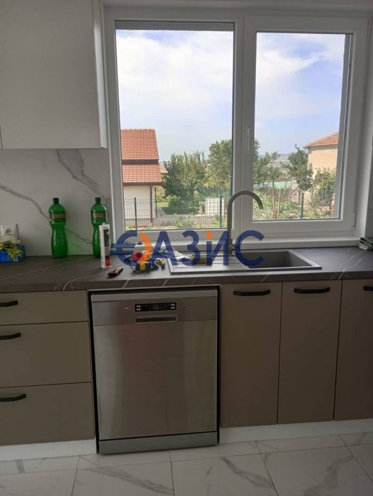 Къща с 4 спални в село. Кошарица, 210 кв.м. + 420 кв.м. двор, България, 270 000 евро #33680498