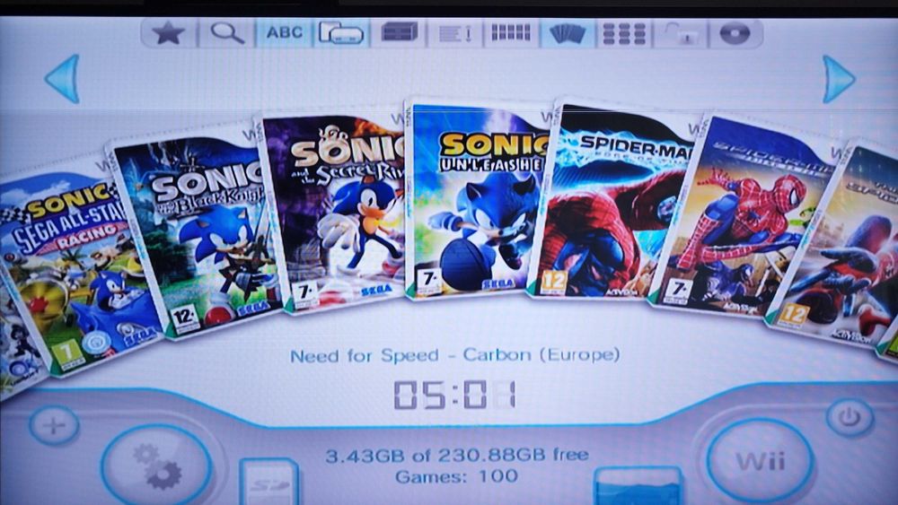 Пълен Комплект Лимитиран Червен Nintendo Wii с 100 игри