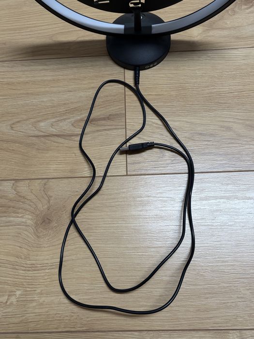 Ceas decorativ LED modern, alimentare USB, design minimalist, negru