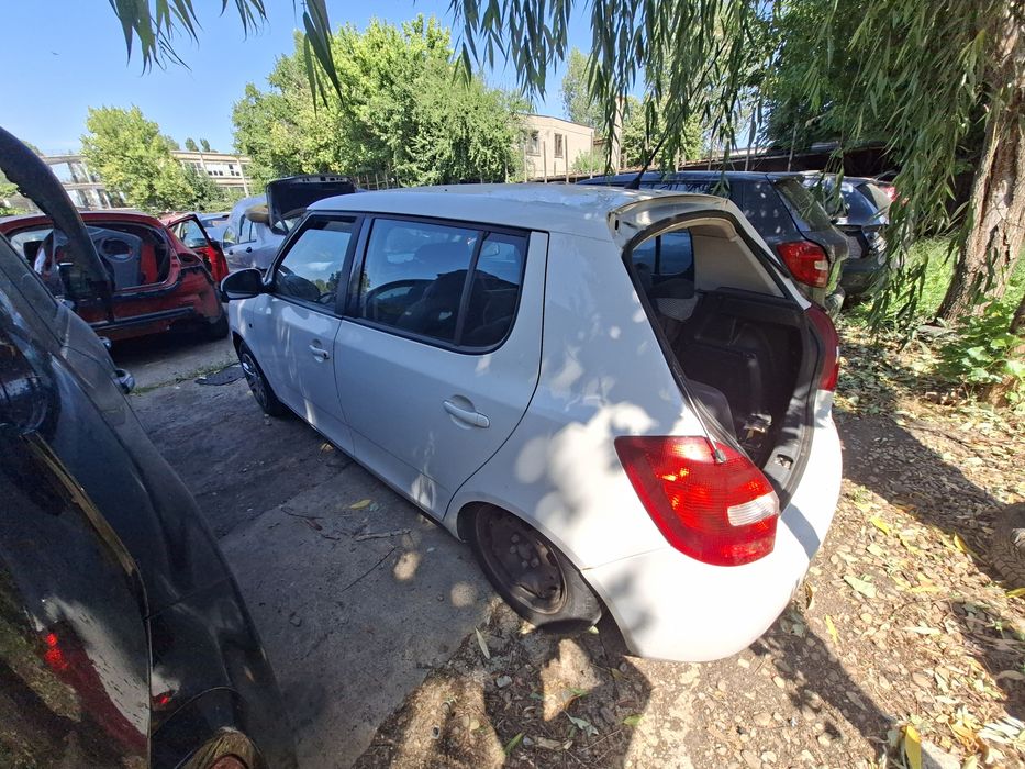 Dezmembrez Skoda Fabia 2  1.2 Benzina 2011 CHFA BZG