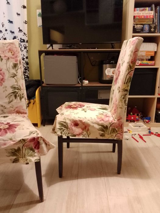 Детски пластмасов скрин с 3 чекмеджета; Трапезен стол с калъф 8 бр.