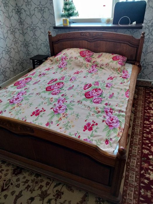 Срочно продам спальный гарнитур.