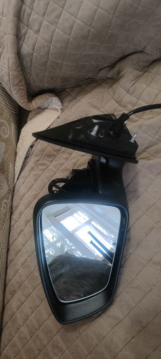 Боковое зеркало левое