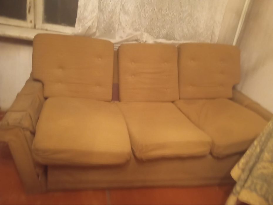 Отдам даром диван и два кресла
