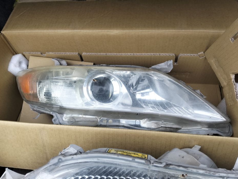 Camry 45 оригинал фар срочна