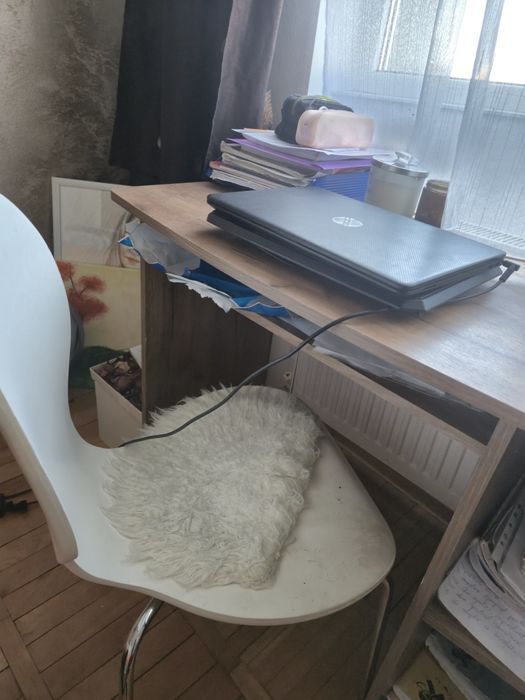 Vând birou+scaun+biblioteca