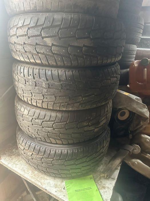 Продам зимние шины 215/60/17