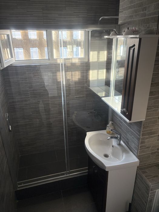 Inchiriez apartament 3 camere