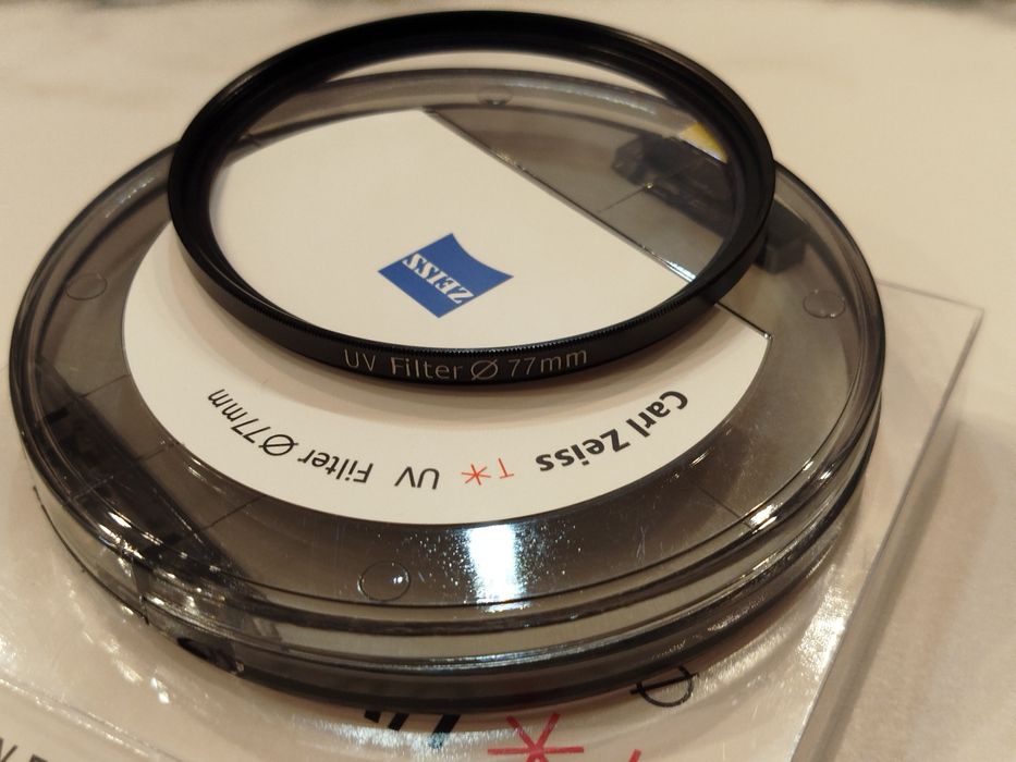 ПРОДАВАМ фото филтър HOYA  CIR-PL 77mm, и ZEISS UV 77mm,