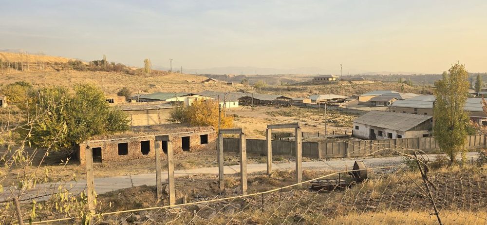 Паркент. Ферма КРС. 15 га. Доимий.