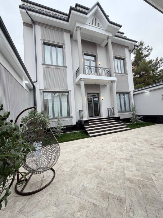 3 қаватли угловой енги евро ховли  сотилади