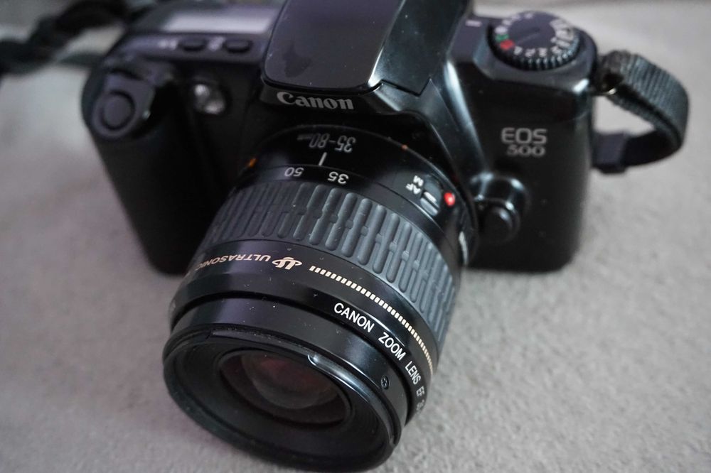 CANON eos 500  , in stare foarte buna