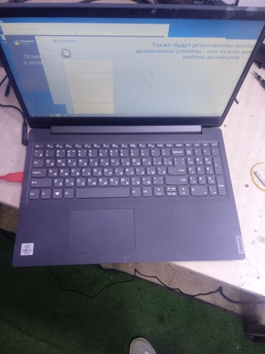Ноутбук Lenovo v15