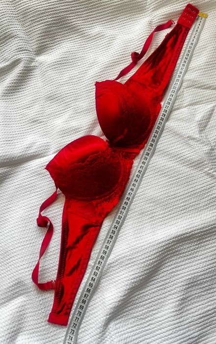Sutien push up rosu si detalii elegante din dantela