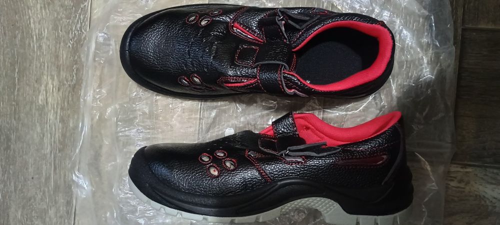 Продам спец обувь с железным носком