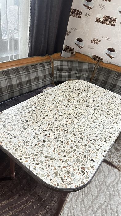 Уголок со столом б/у