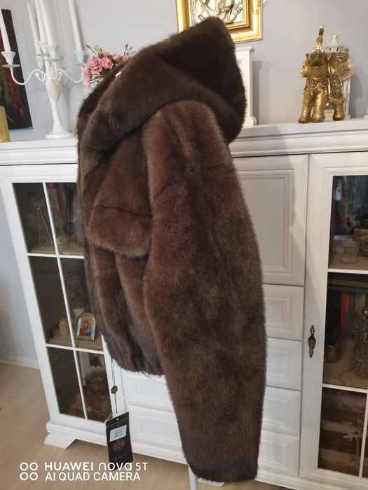 Blana scurta maro cu glugă