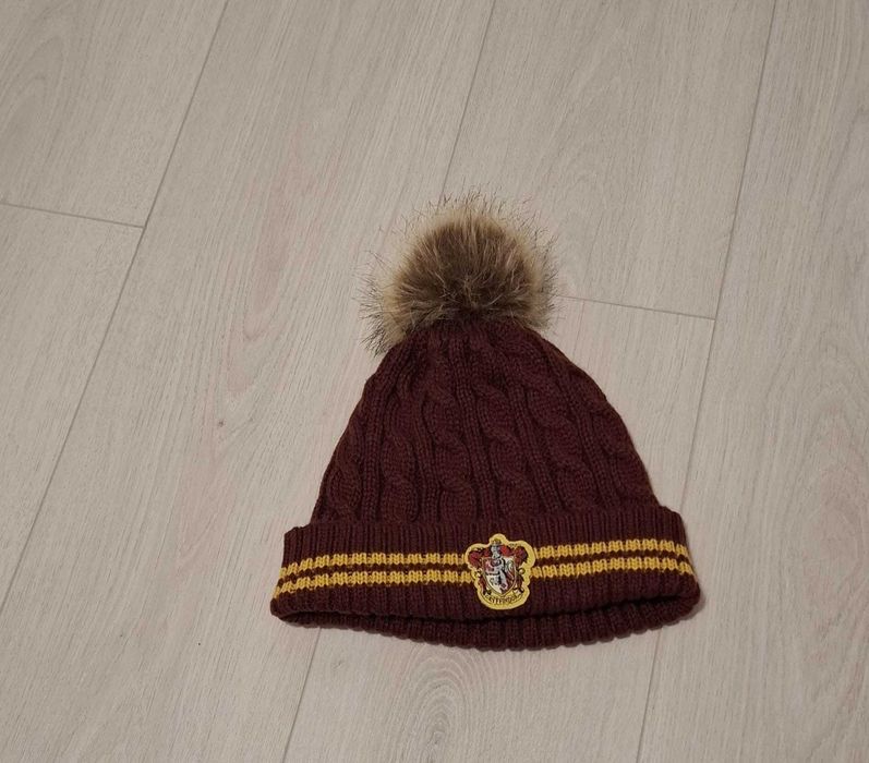 Set de caciula si fular Griffindor