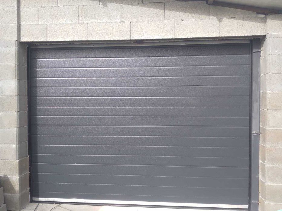Секционни гаражни врати