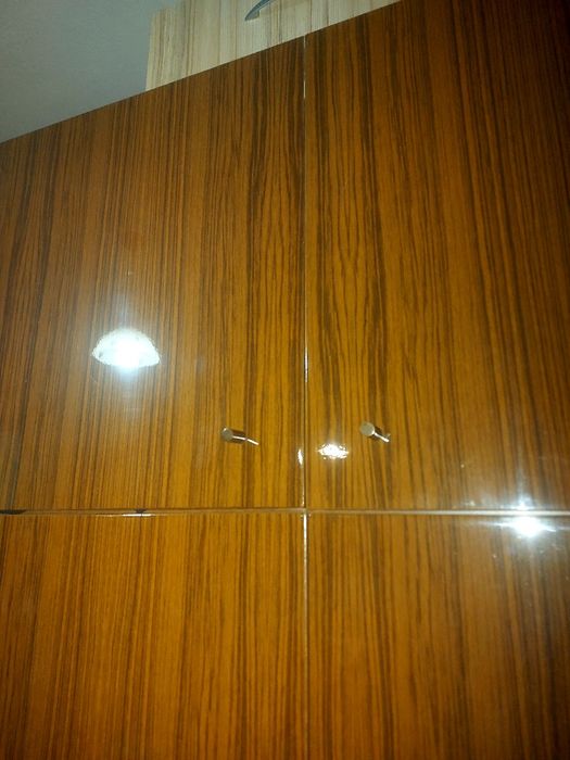 Двукрилен гардероб