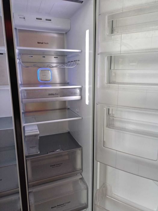 . Хладилник LG Side by Side NoFrost