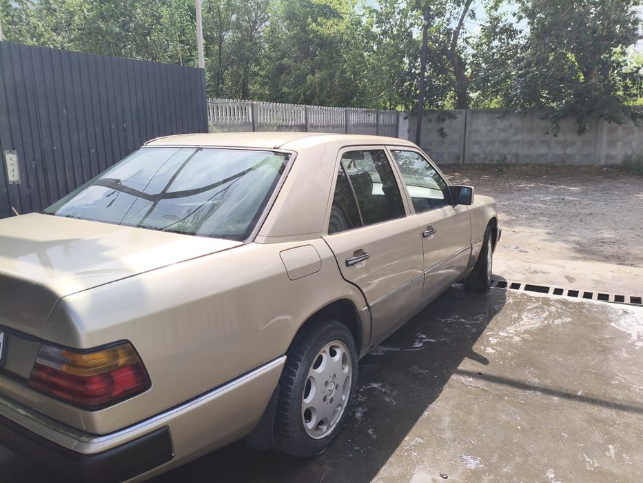 Продам Мерседес 124