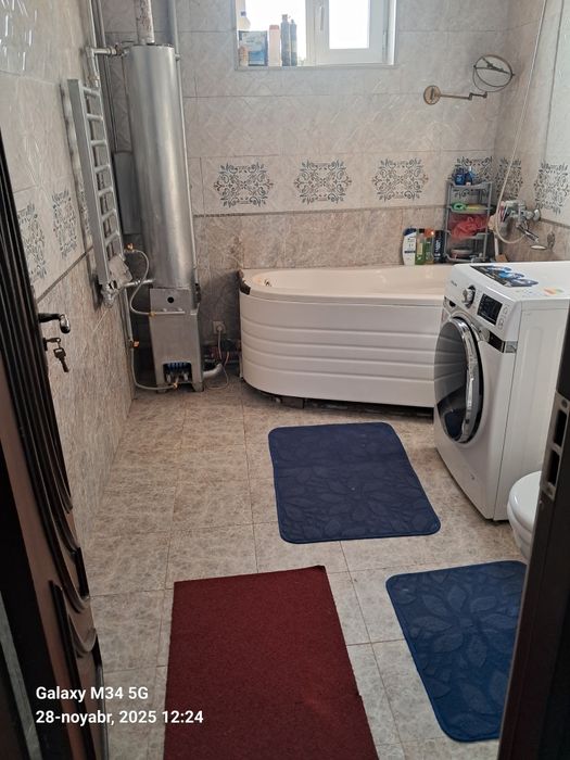 Kv sotiladi  ayrim jihozlari bn 75 kvdrat barcha qulayliklarga ega