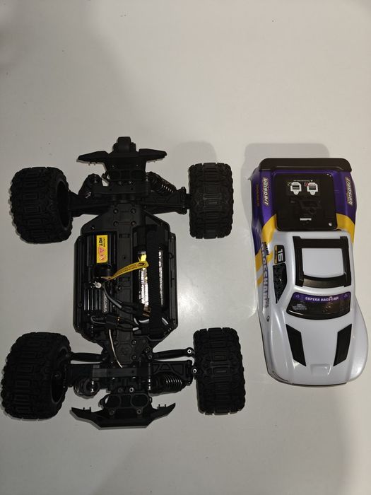 Automodel masinuta cu telecomanda Udirc Rageshark  nou, sigilat