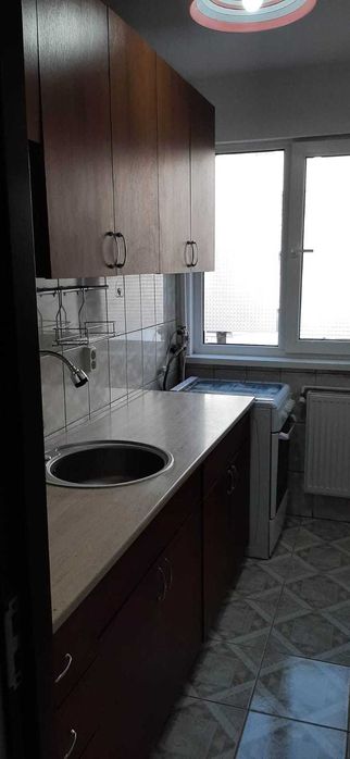 Inchiriez apartament 3 camere malu rosu